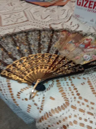 Abanico dorado y multicolor de fallera o de frster