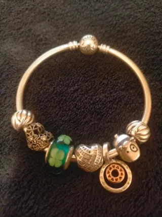 Pulsera Pandora con charms
