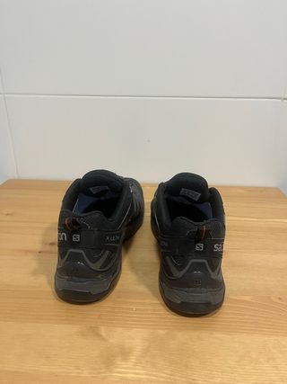 Deportivas Salomon Negras y Rosas Talla 40