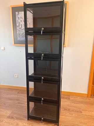 Vitrina expositora 5 estantes con cerradura