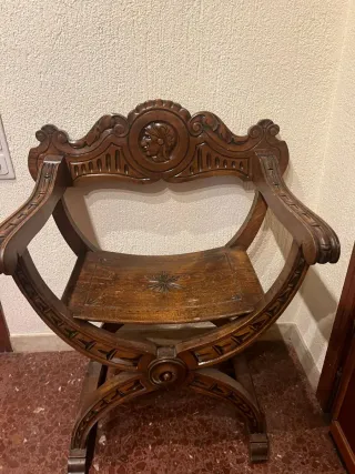 Silla Antigua de Madera Tallada