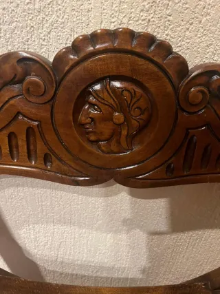 Silla Antigua de Madera Tallada