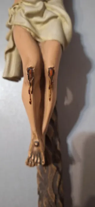 Crucifijo de pared con figura de Jesús