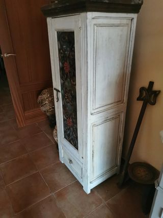 Alacena madera y hierro forjado