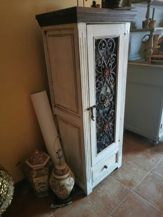 Alacena madera y hierro forjado