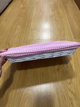 Cesta forrada tela cuadros rosa y blanco