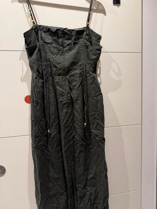 Vestido verde con abertura