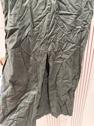 Vestido verde con abertura