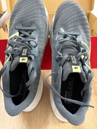 Zapatillas New Balance Fuelcell Propel V4 Gris