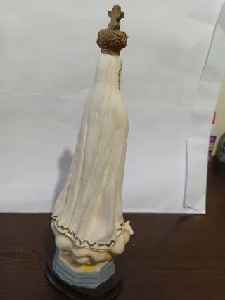 Virgen de Fátima con corona y rosario