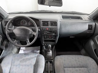 Nissan Almera 1.4 i 87cv