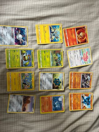 69 cartas pokemon de diferentes años