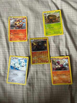 69 cartas pokemon de diferentes años