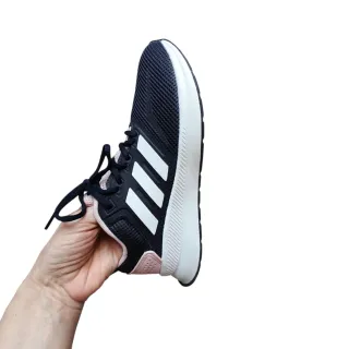 Zapatilla ultraligera Adidas running mujer.