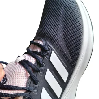 Zapatilla ultraligera Adidas running mujer.