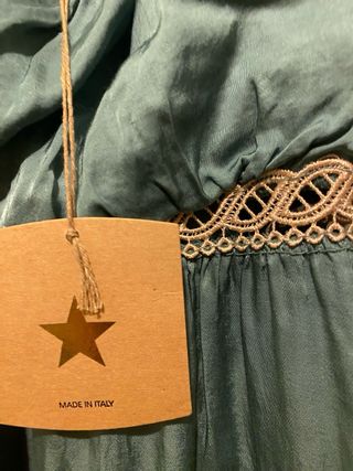 Abito lungo con spalline in pizzo