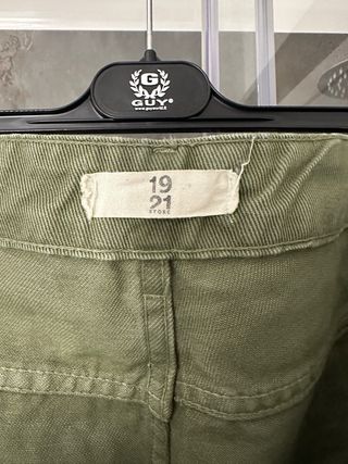 Jeans verdi strappati