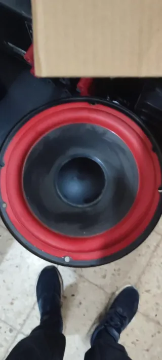 Altavoz LG Negro y Rojo