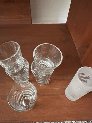 Copas de vino y vasos de chupito