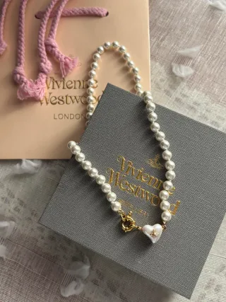 Collar Vivienne Westwood Corazón y  Perlas