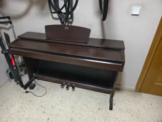 Piano Digital Yamaha Arius YDP140
