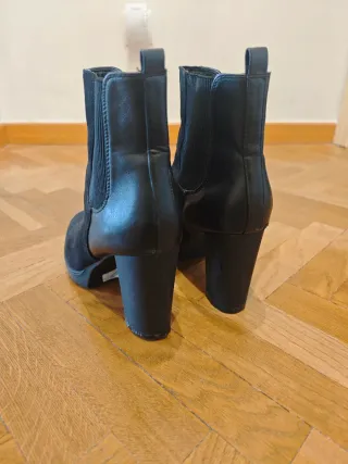 Botines negros tacón