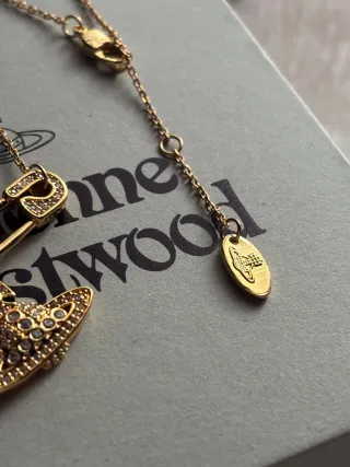 Collar Vivienne Westwood Alfiler y Orbe Saturno