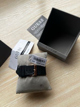 Reloj Guess Mujer Negro y Dorado