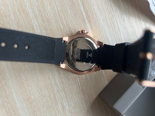 Reloj Guess Mujer Negro y Dorado