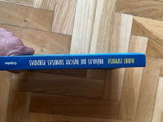 Brújulas que buscan sonrisas perdidas (Spanish ...