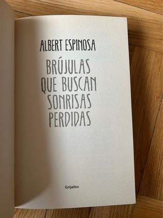 Brújulas que buscan sonrisas perdidas (Spanish ...