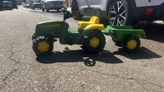 Tractor de pedales John Deere con remolque