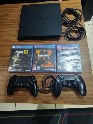 PS4 Slim Negra + 3 Juegos + Mandos