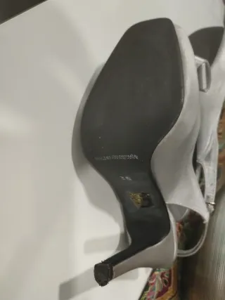 Zapatos de tacón plateados MARYPAZ