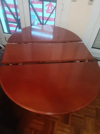 Mesa redonda de madera plegable