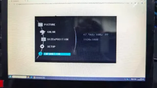 Pantalla Táctil Raspberry Pi con altavoces.