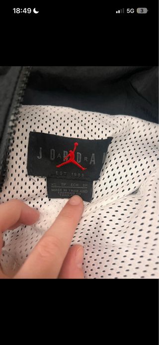 Giacca Jordan Nera e Bianca con Cappuccio