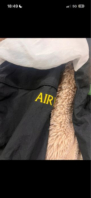 Giacca Jordan Nera e Bianca con Cappuccio