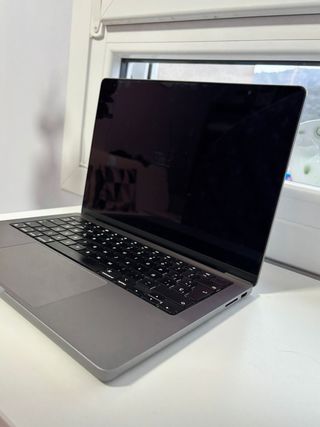 Macbook Pro M3 2024 Space Gray