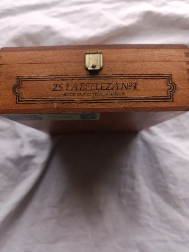 Caja de puros La Belleza N°1 - Vacía