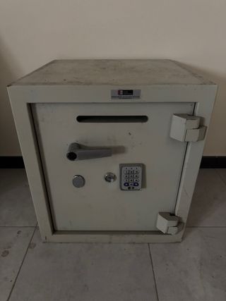 Caja Fuerte Metálica con Teclado Digital