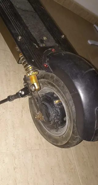 Reparación de pinchazos en  patinetes y ebikes