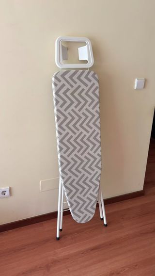 Tábua de engomar com suporte