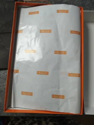 Peluca color castaño medio con mechas rubias