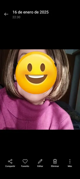 Peluca color castaño medio con mechas rubias
