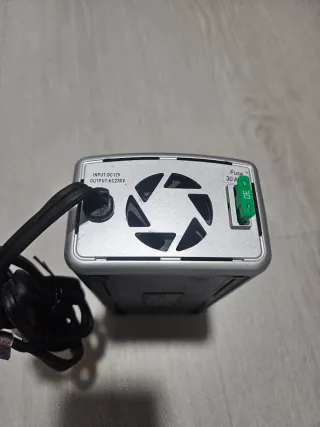 Inversor de corriente Belkin 300W (12V a 230V) - C