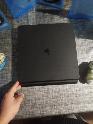 PS4 Slim 500GB + Mando + 6 Juegos