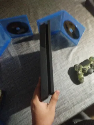 PS4 Slim 500GB + Mando + 6 Juegos