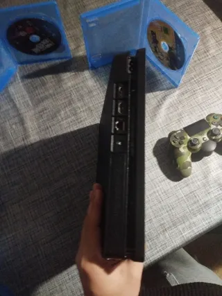 PS4 Slim 500GB + Mando + 6 Juegos