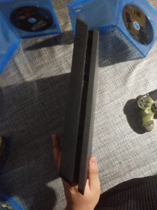 PS4 Slim 500GB + Mando + 6 Juegos